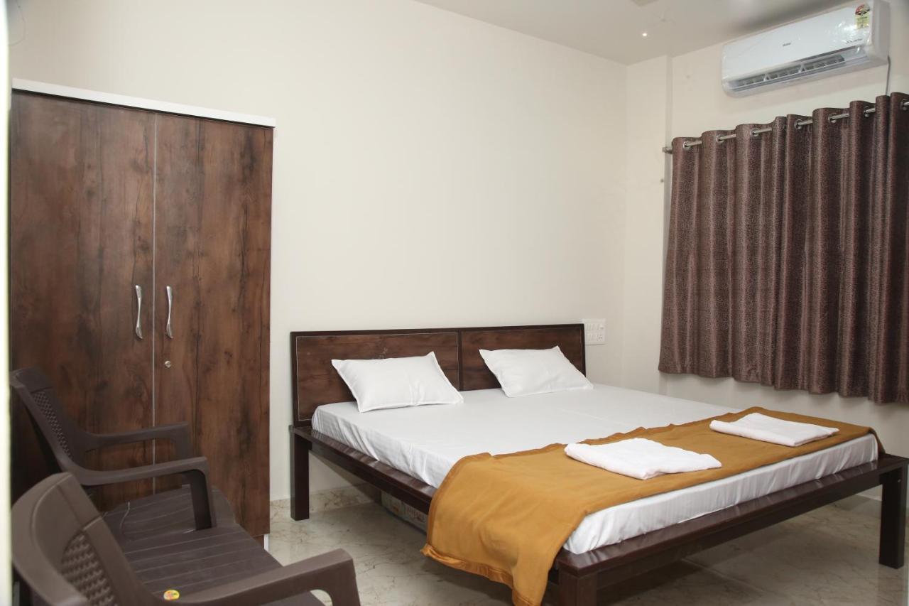 Hotel Madhusudan Executive Колхапур Екстериор снимка