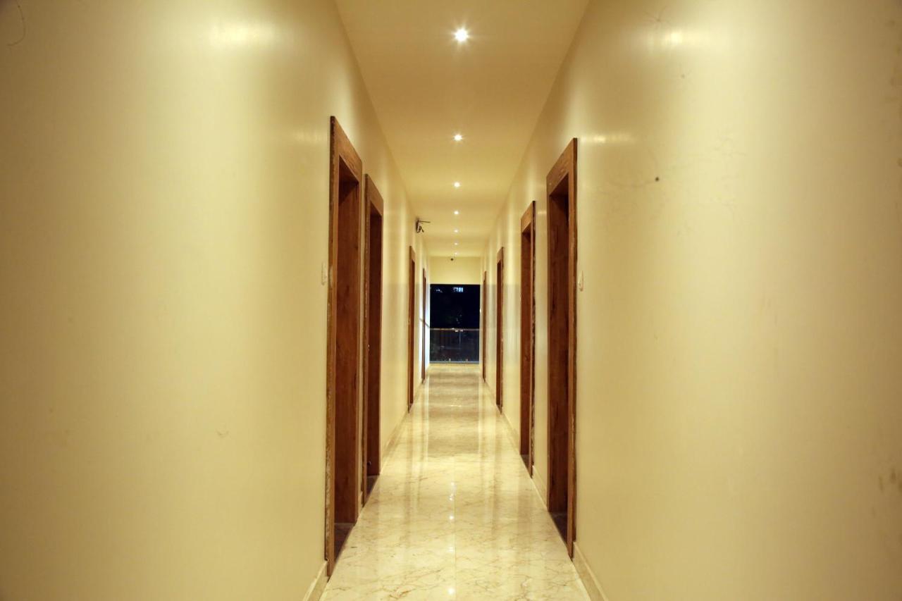 Hotel Madhusudan Executive Колхапур Екстериор снимка