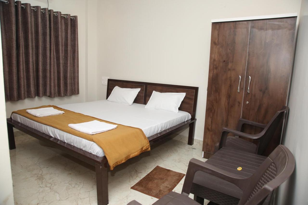 Hotel Madhusudan Executive Колхапур Екстериор снимка