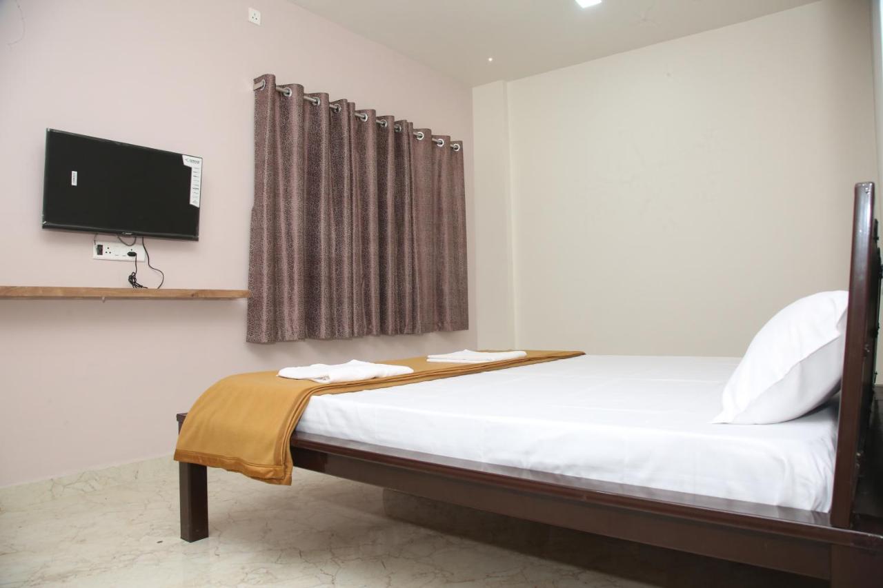 Hotel Madhusudan Executive Колхапур Екстериор снимка