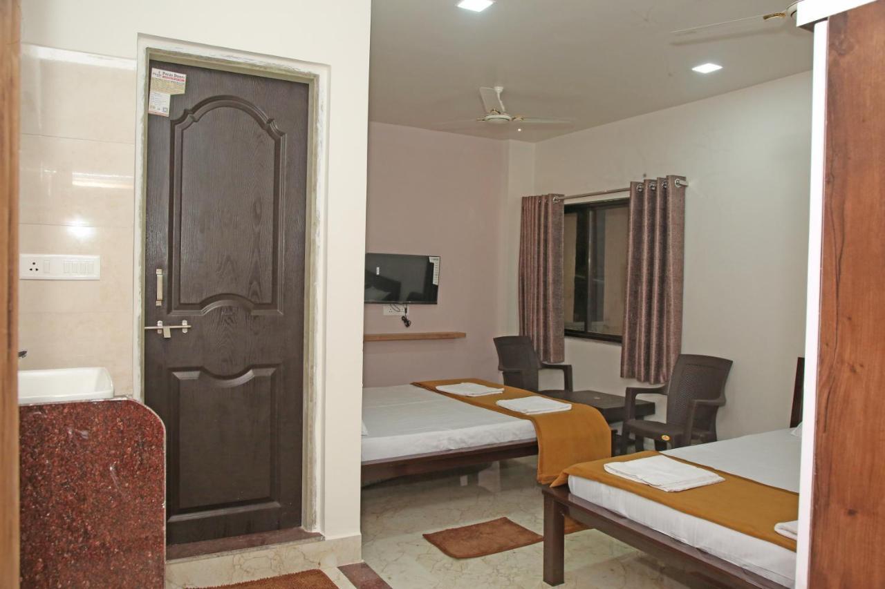 Hotel Madhusudan Executive Колхапур Екстериор снимка