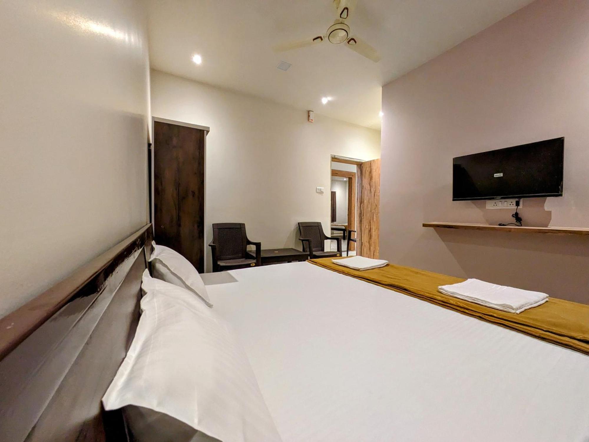 Hotel Madhusudan Executive Колхапур Екстериор снимка