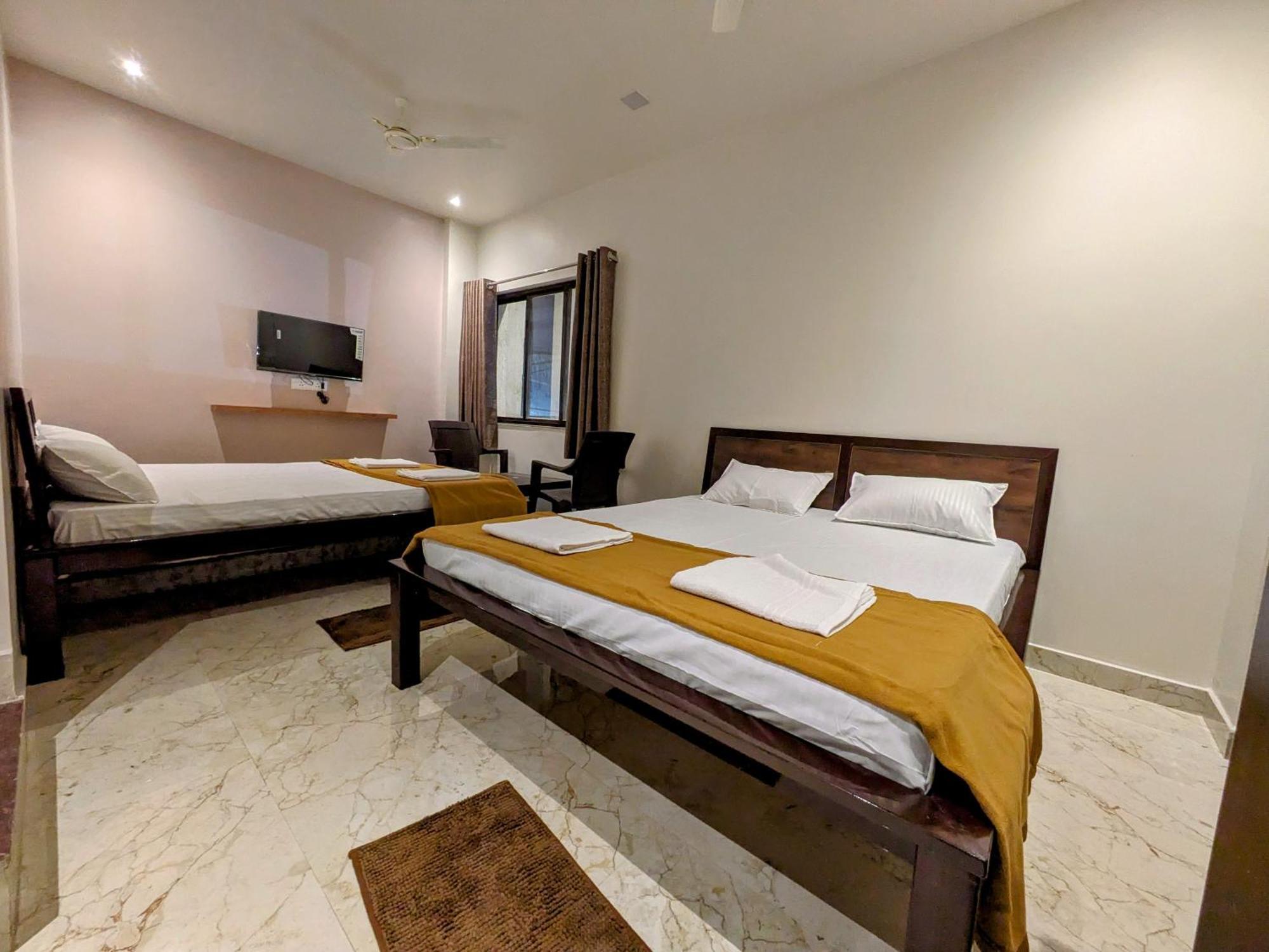 Hotel Madhusudan Executive Колхапур Екстериор снимка